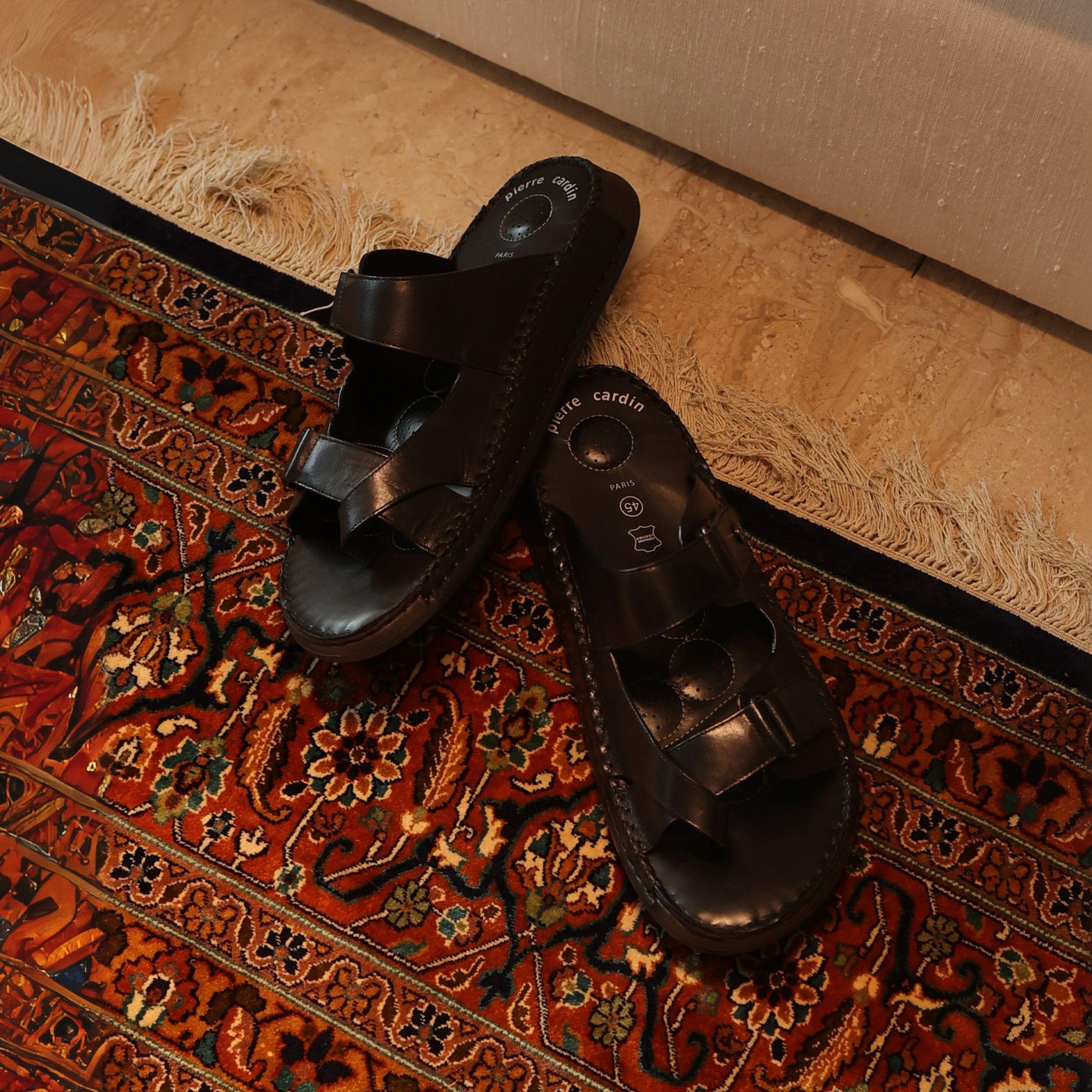 Soul Cloud: Black Adjustable Slipper