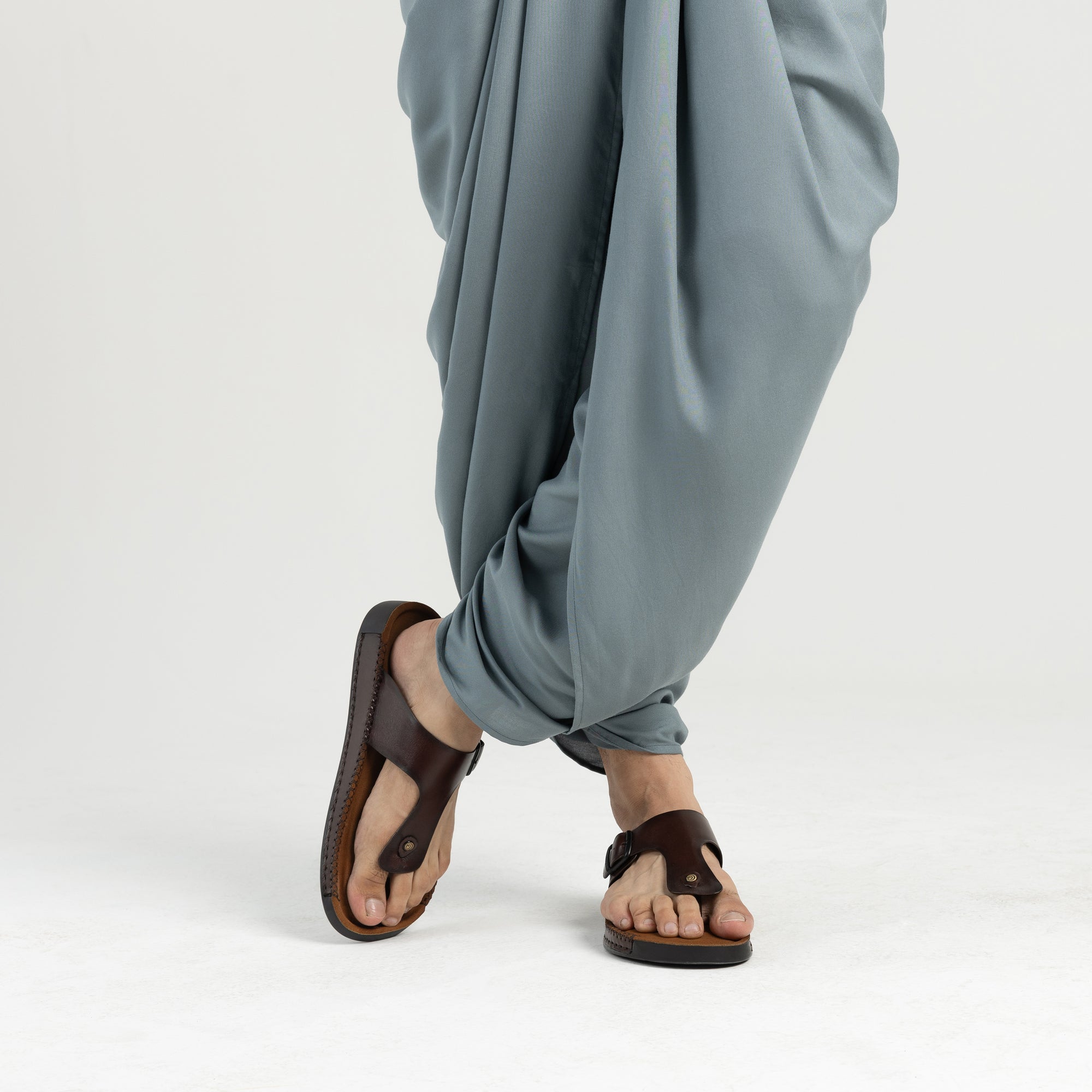 Riviera: Mid-brown Polished Thong