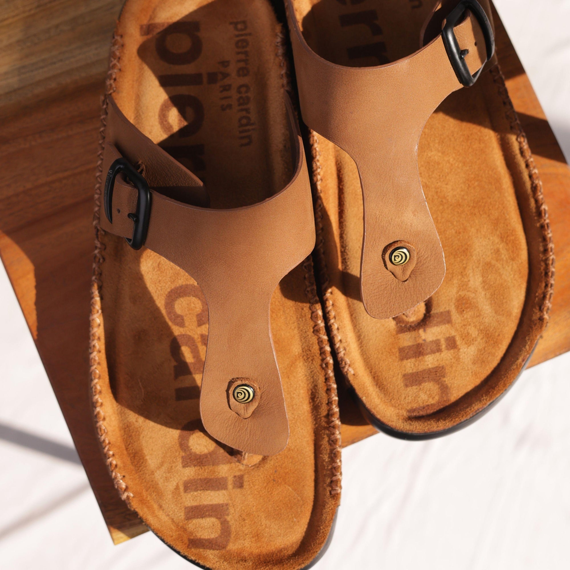 Riviera: Camel Nubuck Thong