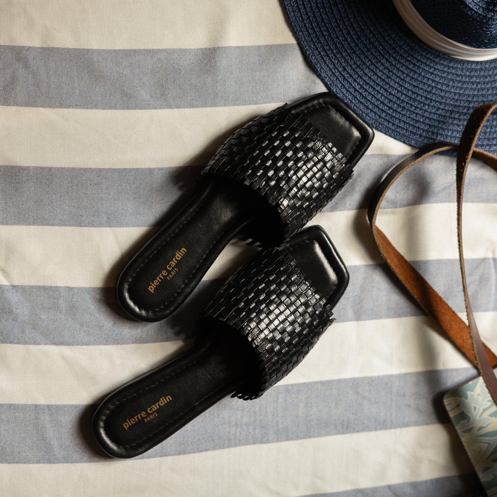 Lyon Black Weaved Slide