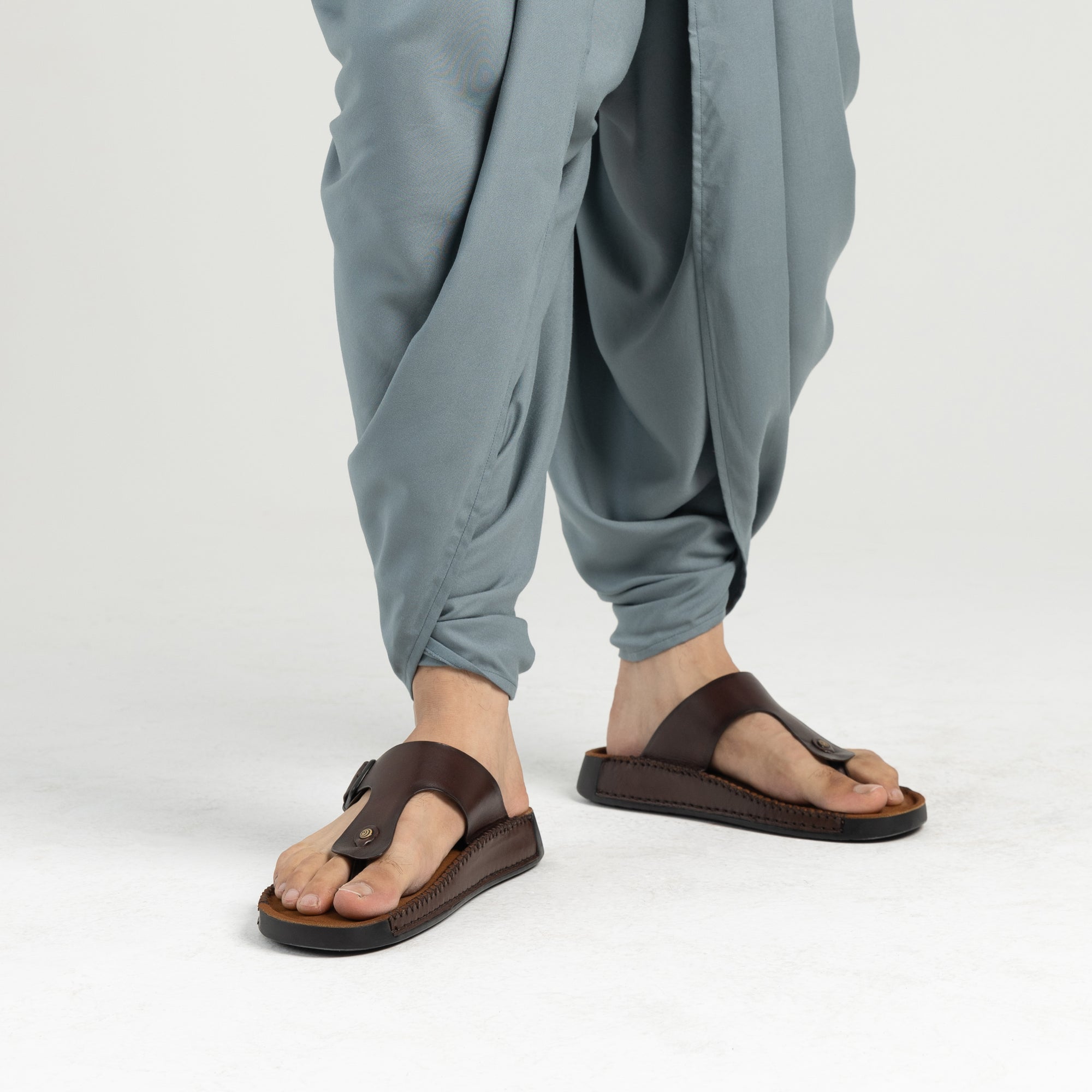 Riviera: Mid-brown Polished Thong