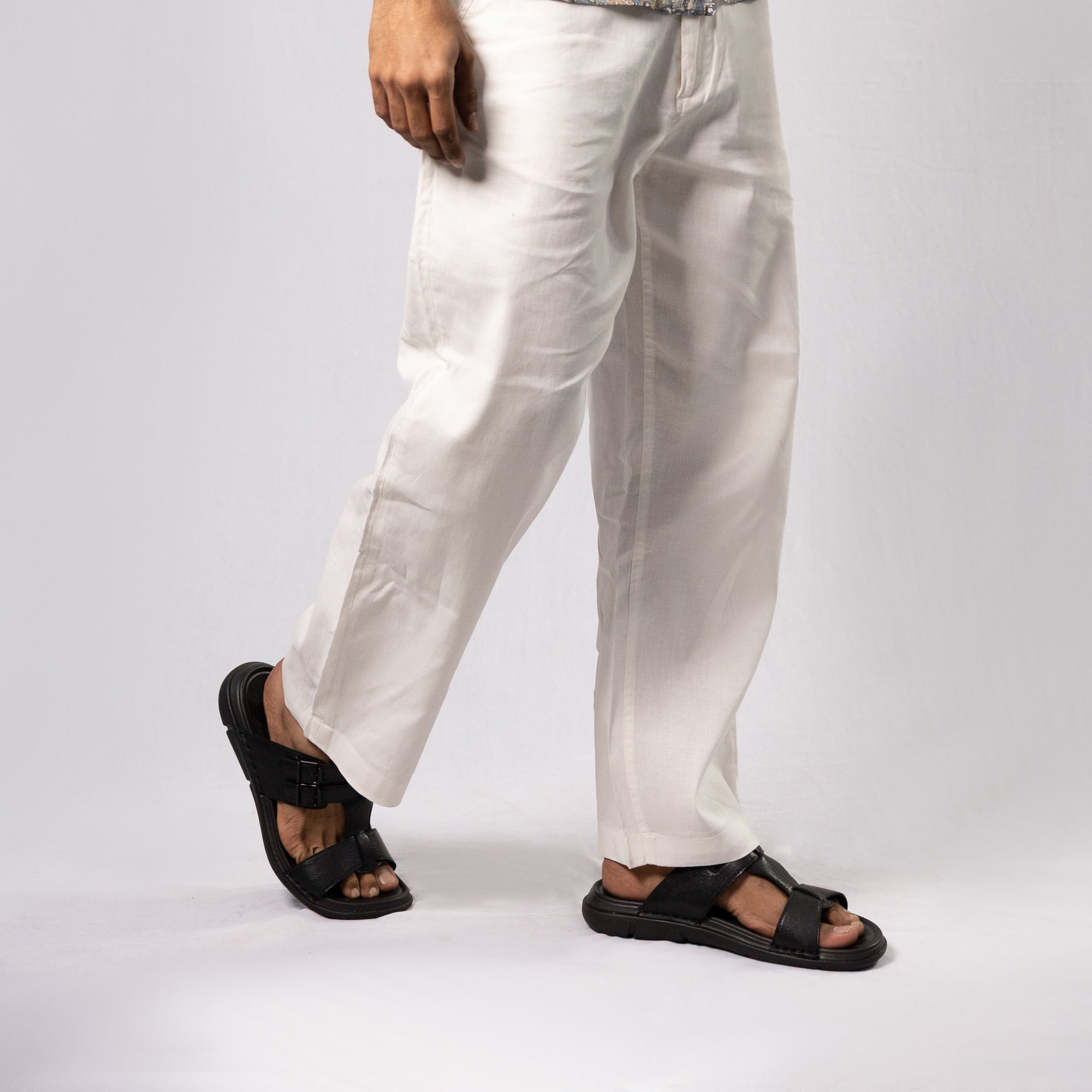 Vite: Black Dual-buckle Sandal