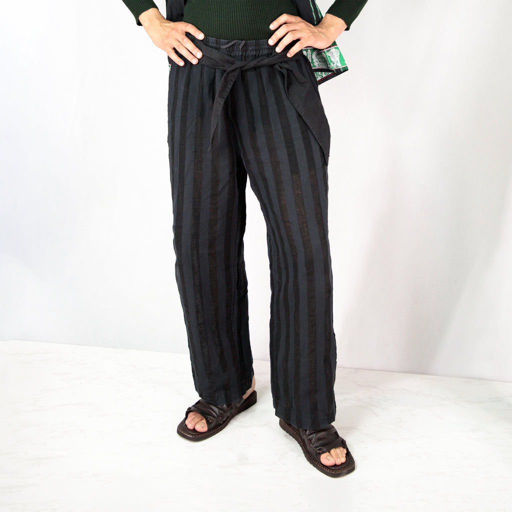 Fête Choco Ruched Slide styled for everyday wear