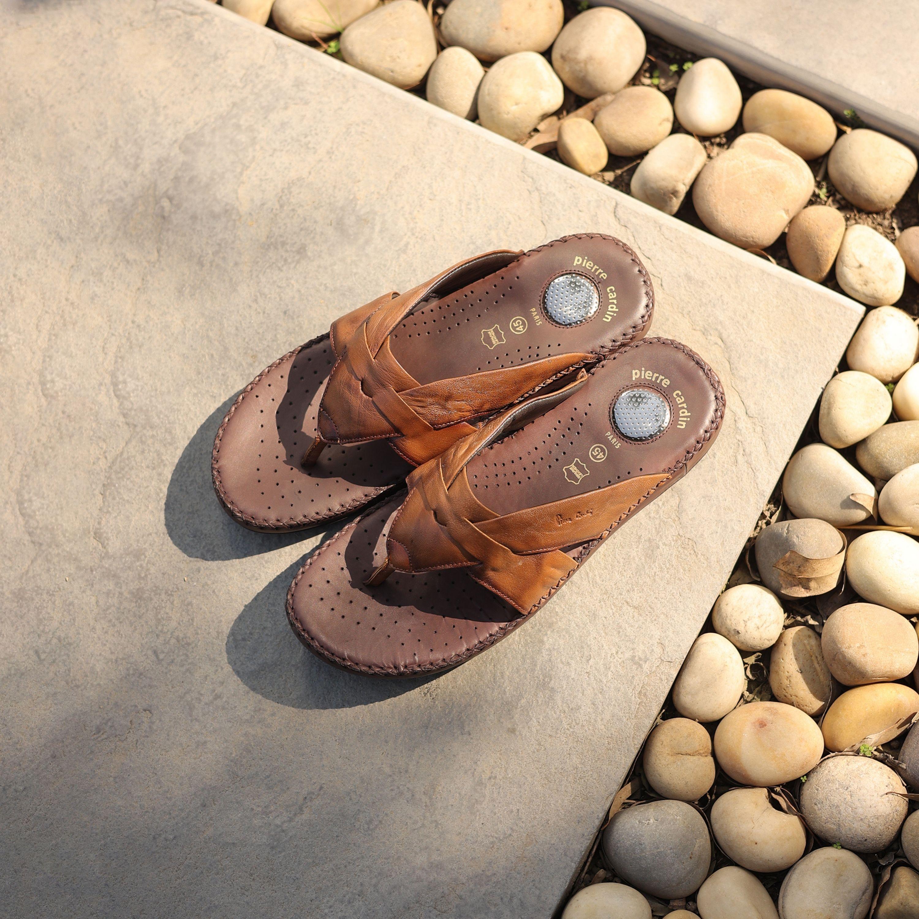マロン Buy Pierre Cardin Brown Leather Toe-Post Sandals