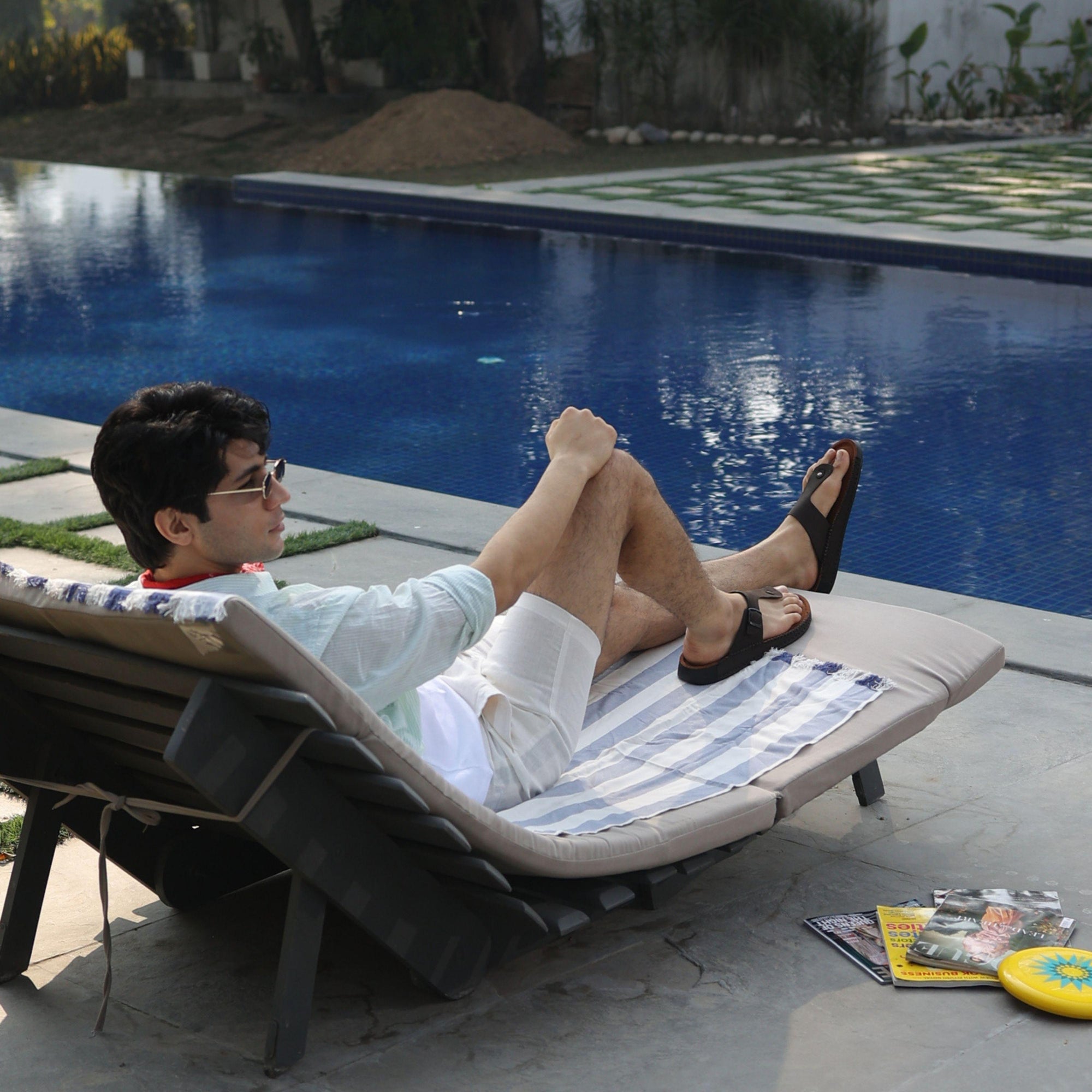 Riviera: Cafe Nubuck Thong