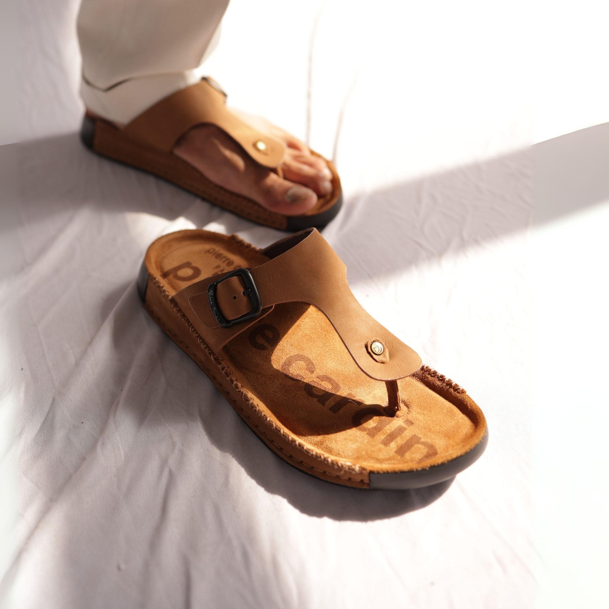 Riviera: Camel Nubuck Thong