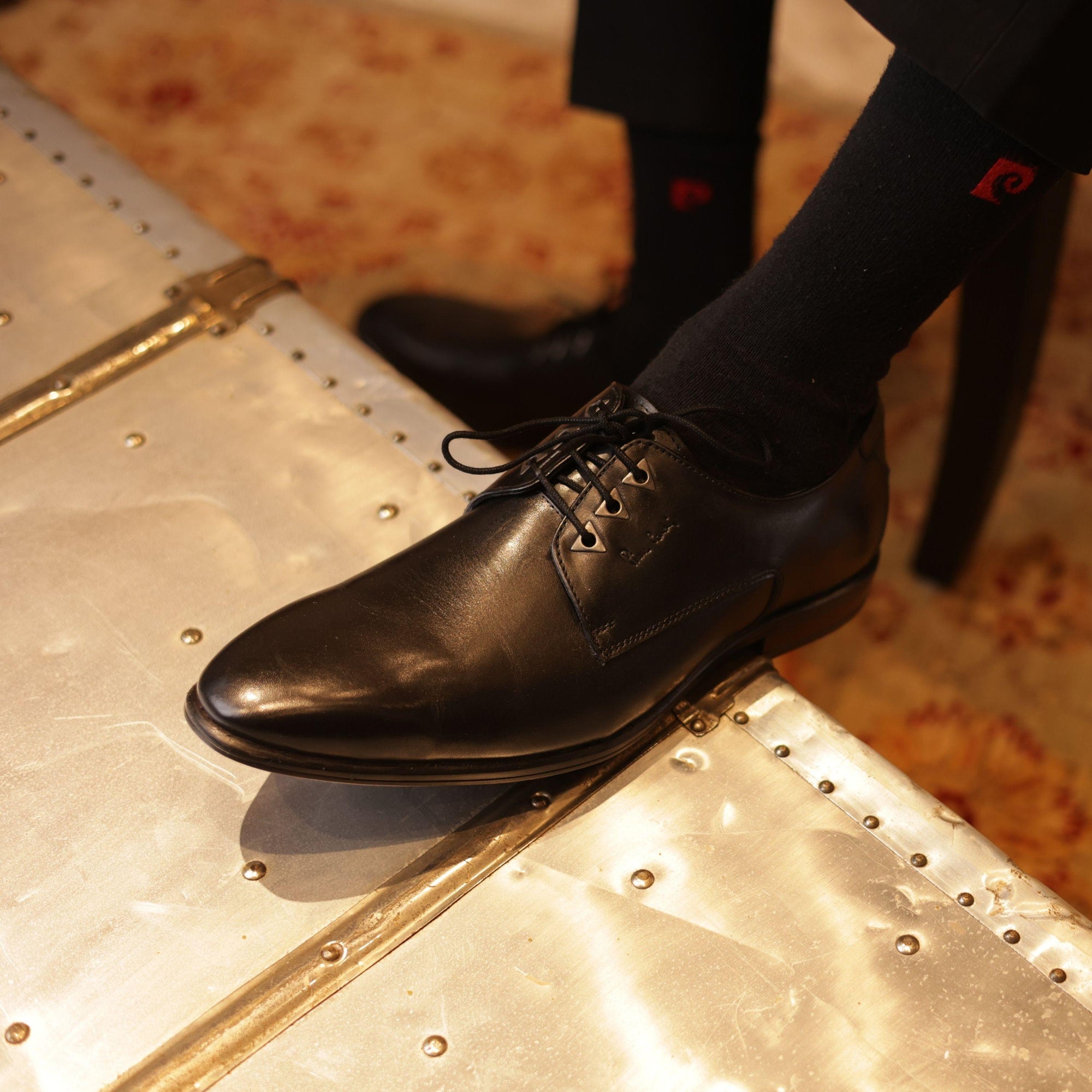 Tuscan Black Derby