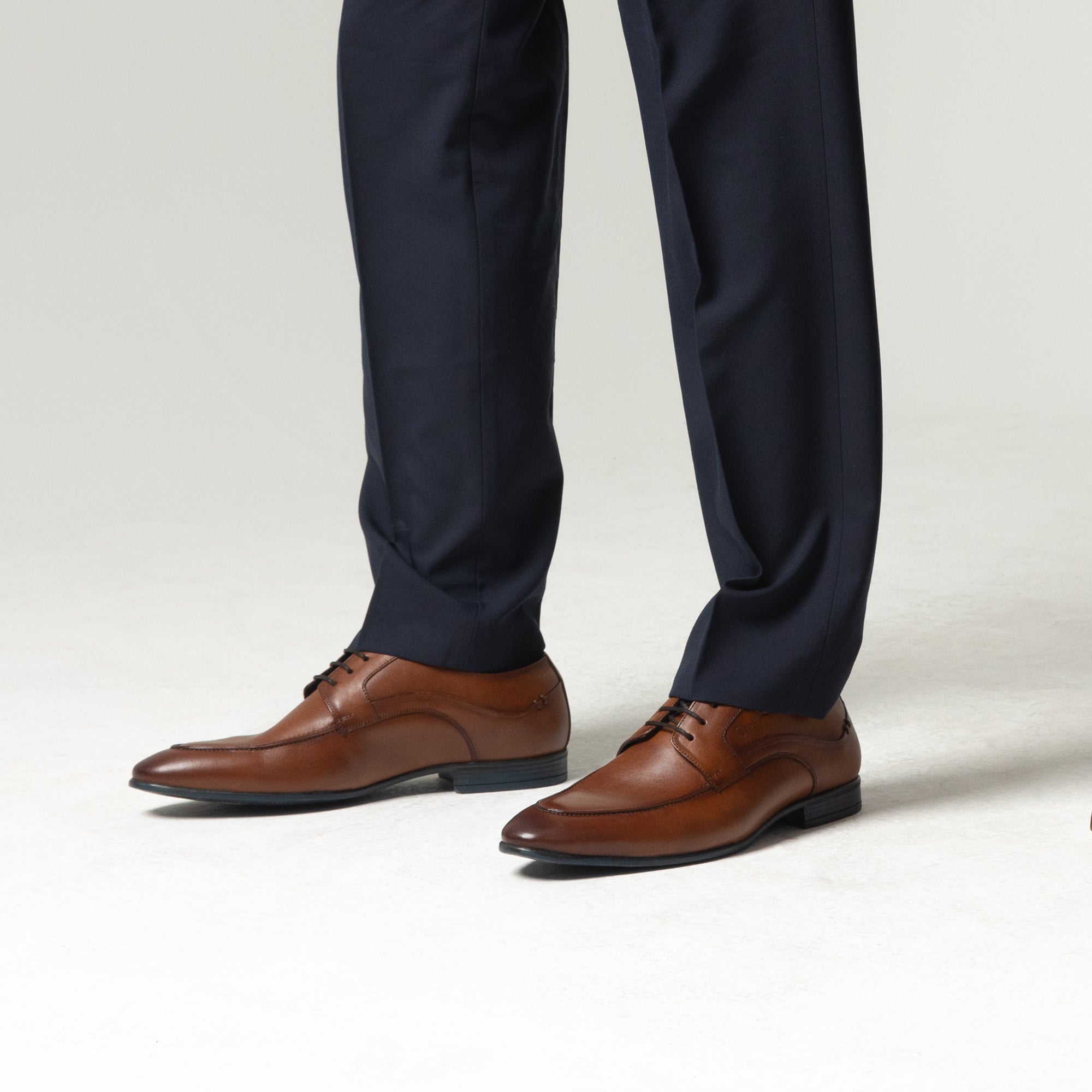 Onyx: Modern Cognac Oxford